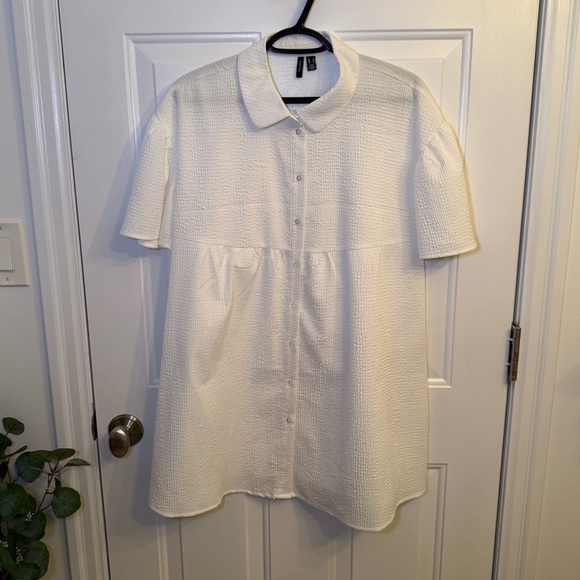 Vero Moda White Mini Dress Chic and Comfortable - Picture 1 of 7